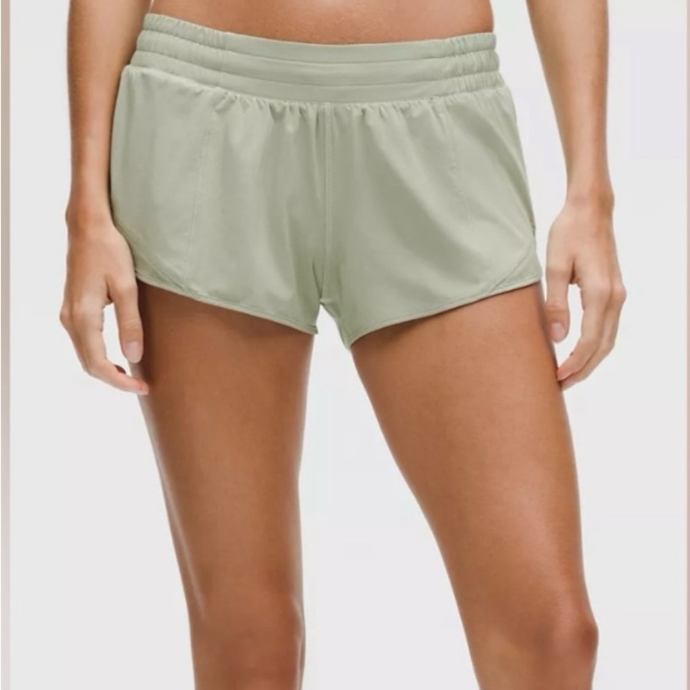 Lululemon Hotty Hit lined shorts 2.5”. Size 6